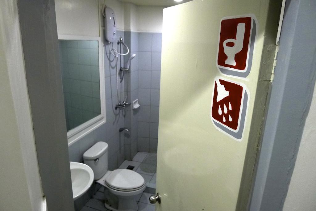 Lokal Hostel Makati City Екстер'єр фото