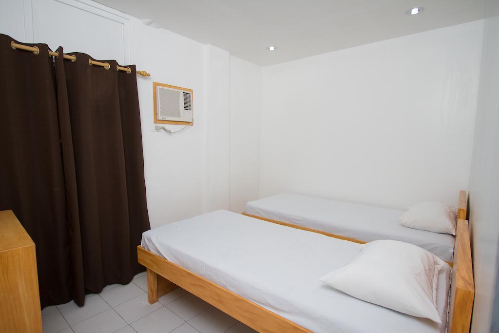 Lokal Hostel Makati City Номер фото