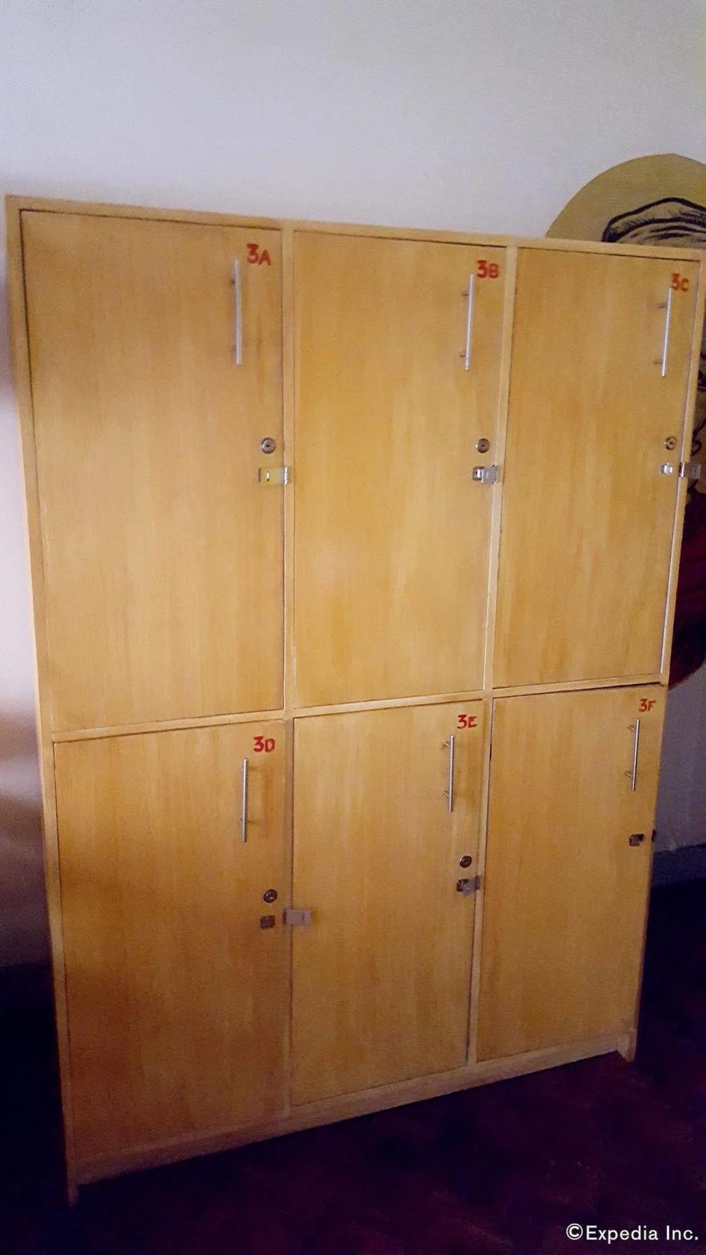 Lokal Hostel Makati City Екстер'єр фото