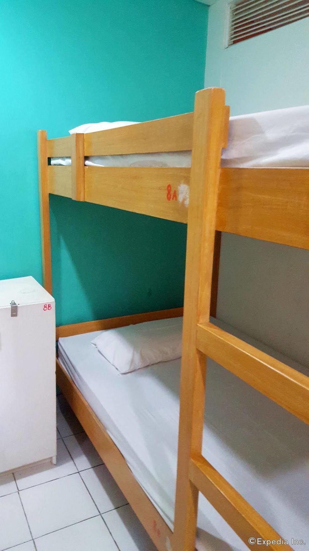 Lokal Hostel Makati City Екстер'єр фото