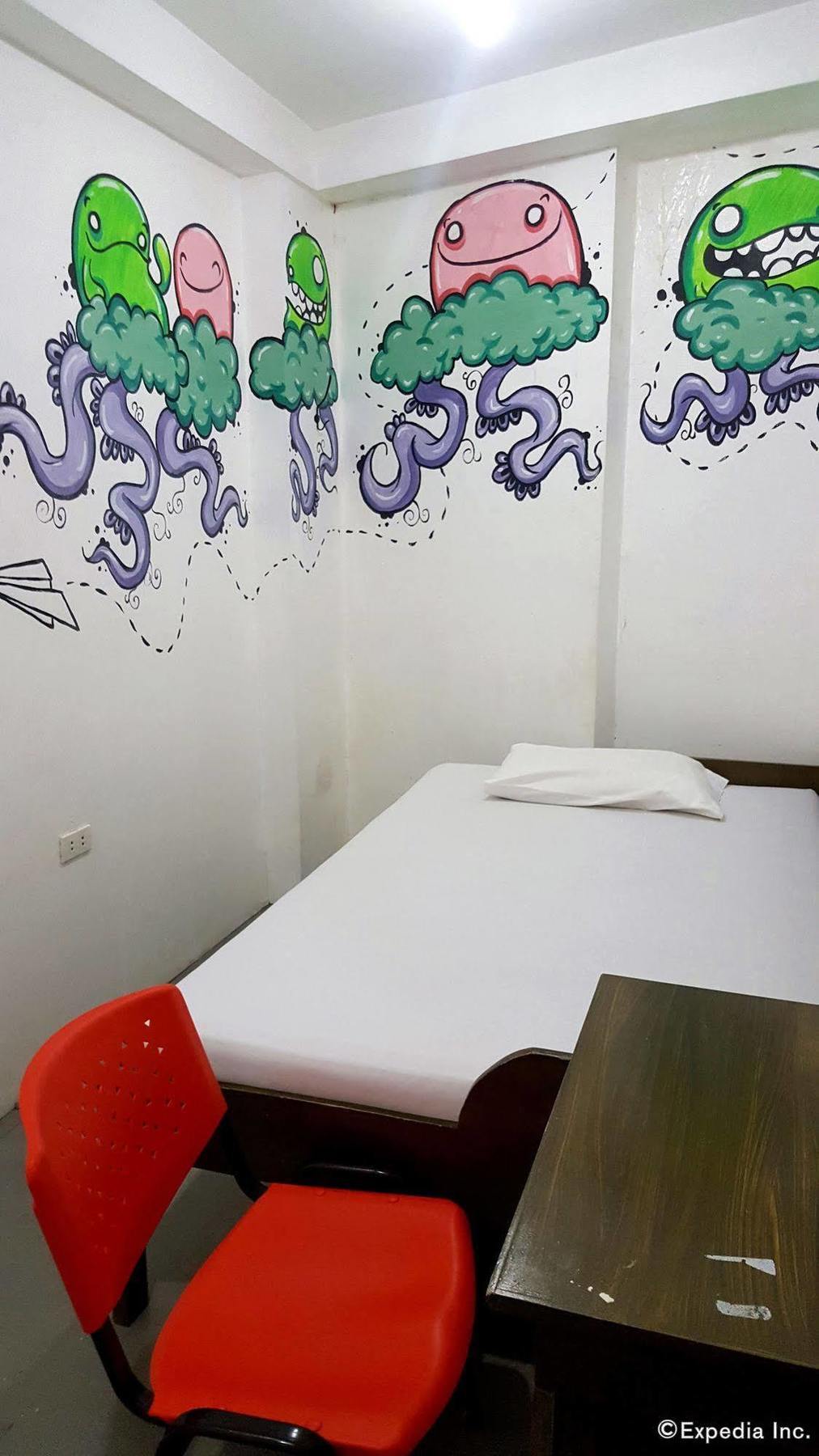 Lokal Hostel Makati City Екстер'єр фото